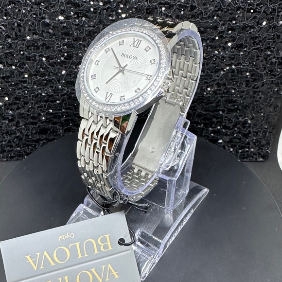 Women's NWT White Etched Face with Crystaled Bezel & Silver Chained Bracelet - Picture 3 of 4